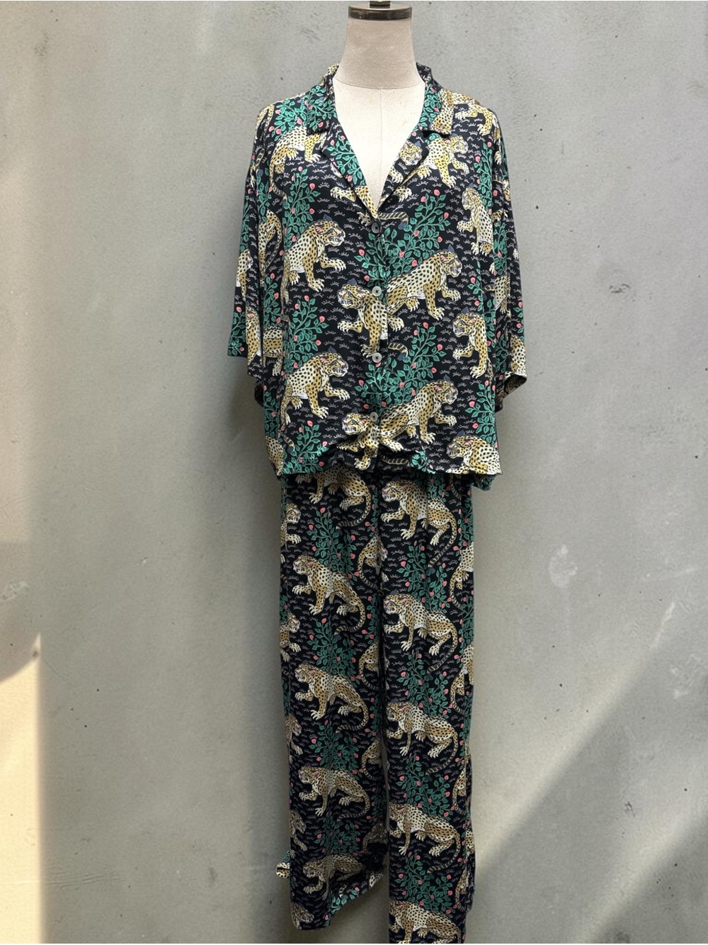 *LIKE NEW* Printfresh Black Pajama Set with Green & Cream Leopard Print